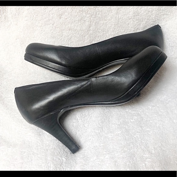 DAPHNE- Gorgeous Black Leather Pumps - Picture 10 of 10